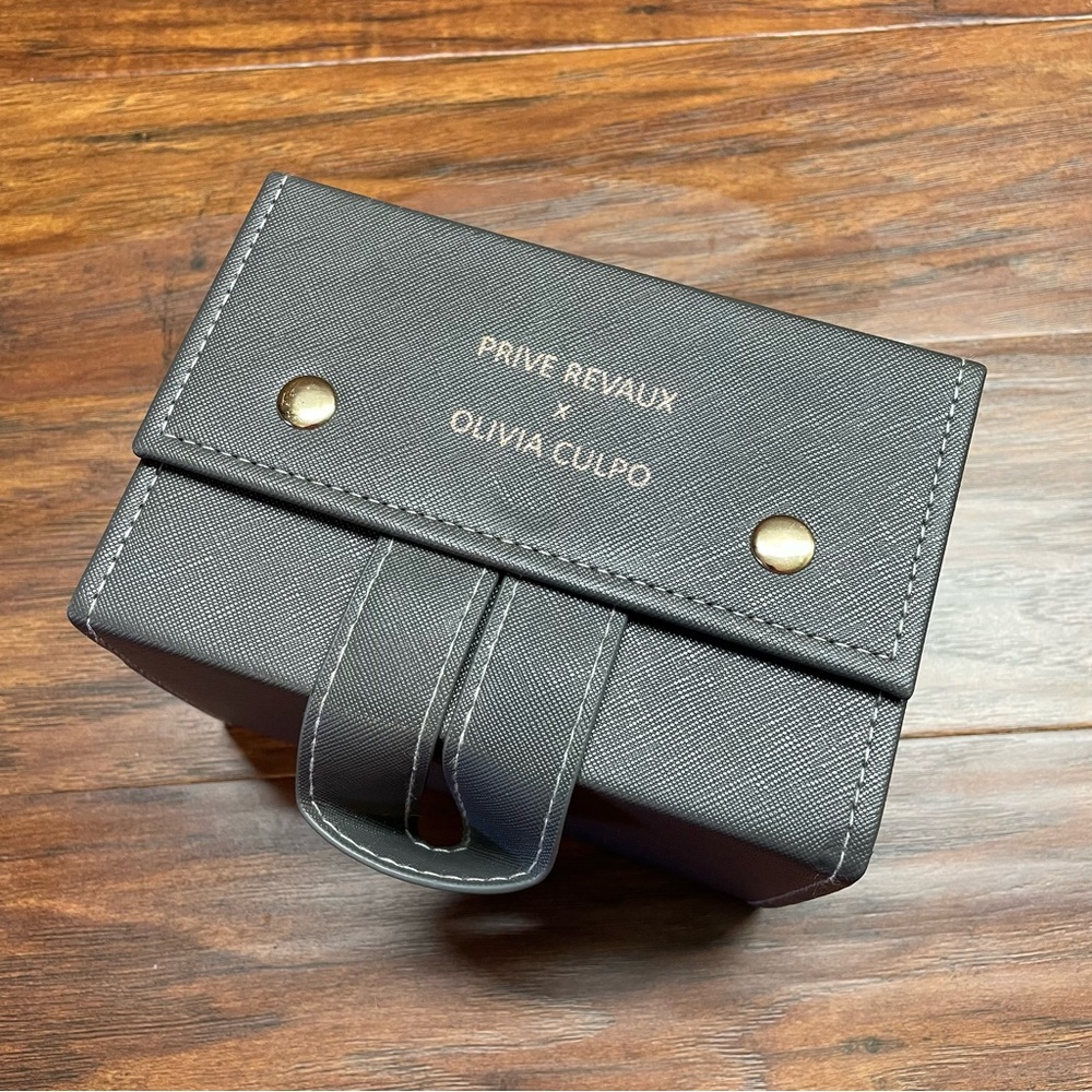 Prive Revaux x Olivia Culpo Collab 4-Sunglass Organizer Travel Case Design